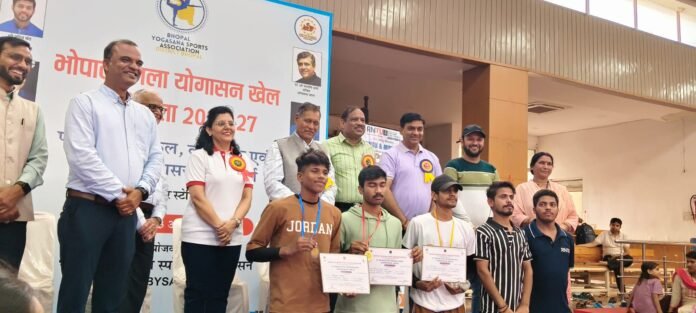 योगासन चैंपियनशिप में आरएनटीयू के विद्यार्थियों का शानदार प्रदर्शन, एक गोल्ड और दो कांस्य पदक किए अपने नाम, 200 से अधिक खिलाड़ियों ने लिया भाग